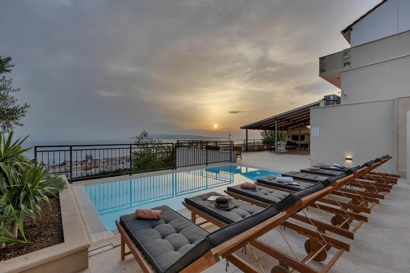 Villa Irena with heated pool and sea view - image 45