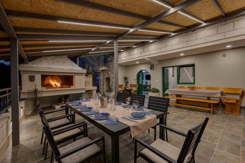Villa Irena with heated pool and sea view - image 5