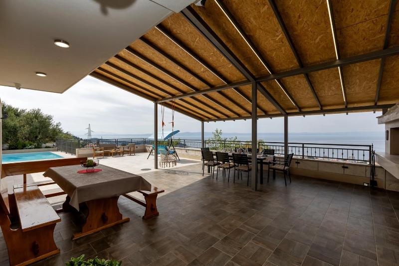 Villa Irena with heated pool and sea view - image 32