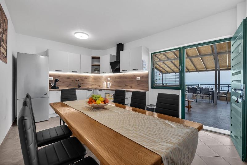 Villa Irena with heated pool and sea view - image 15