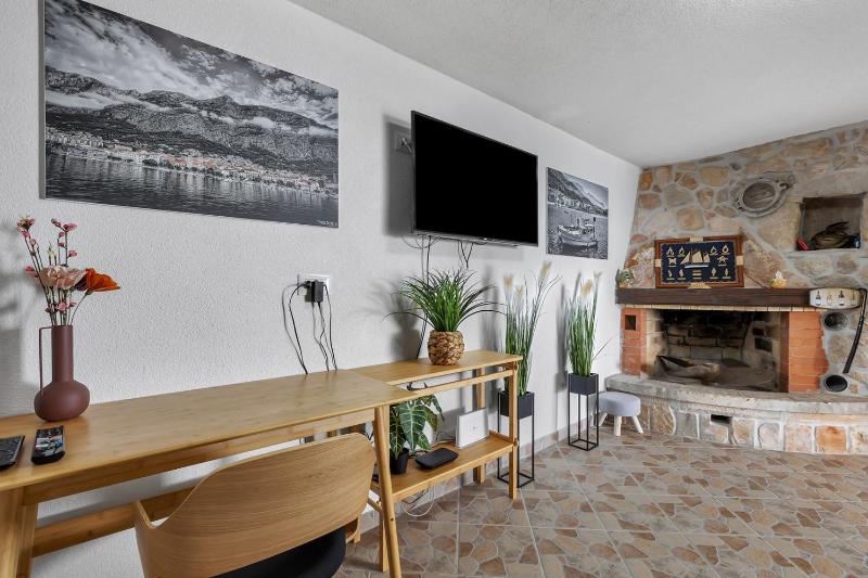 Villa Irena with heated pool and sea view - image 21