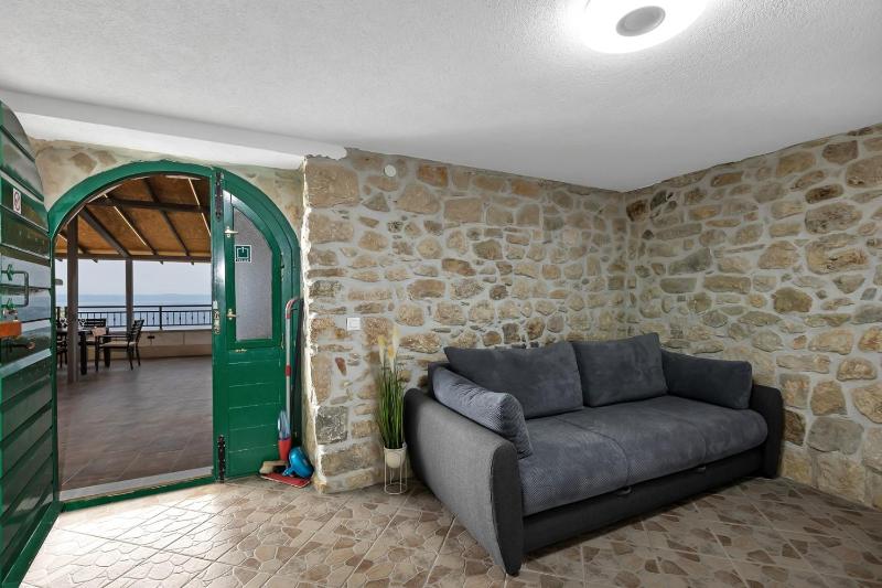 Villa Irena with heated pool and sea view - image 8