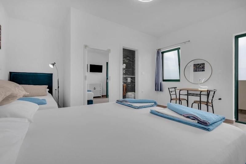 Villa Irena with heated pool and sea view - image 39