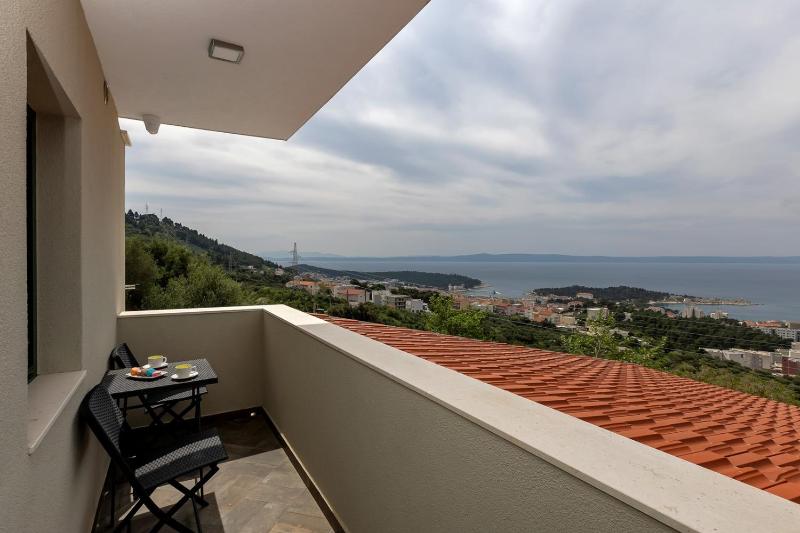 Villa Irena with heated pool and sea view - image 30