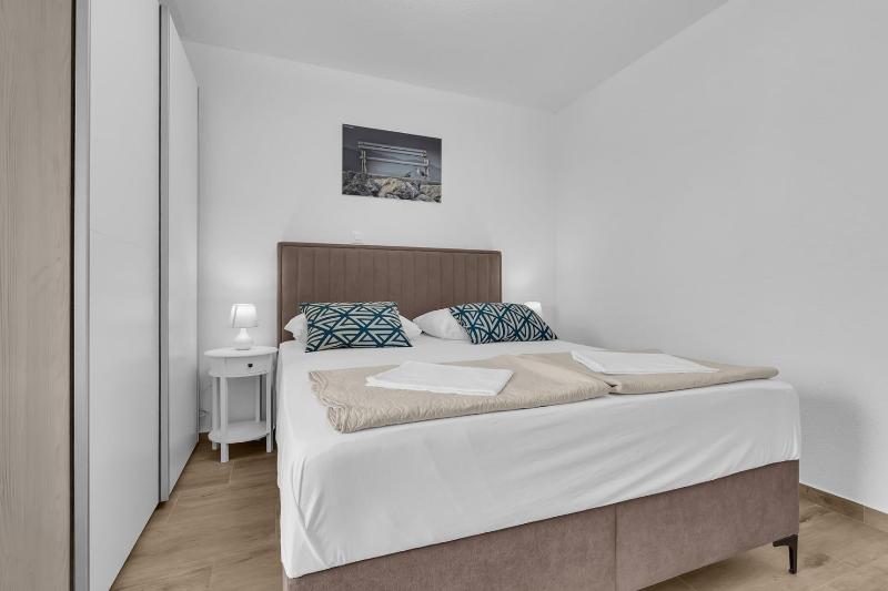 Villa Irena with heated pool and sea view - image 7