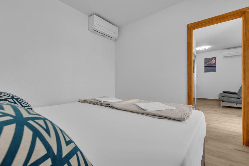 Villa Irena with heated pool and sea view - image 40