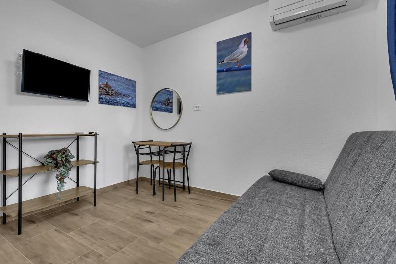 Villa Irena with heated pool and sea view - image 12