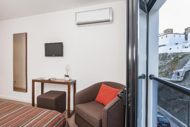 Standard Double Room image 3