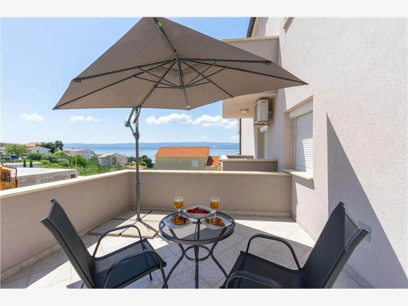 Studio Apartment with Sea View image 1