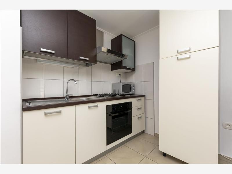 Studio Apartment with Sea View image 3