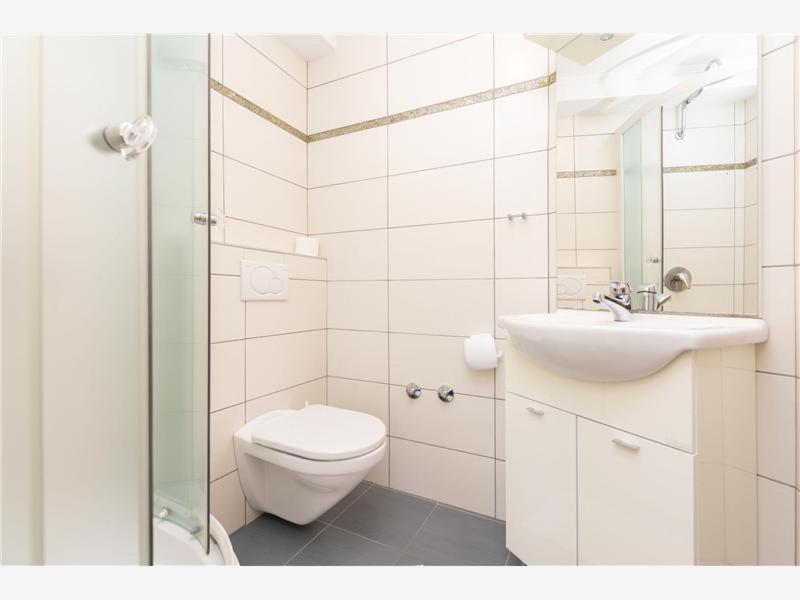 Studio Apartment with Sea View image 2