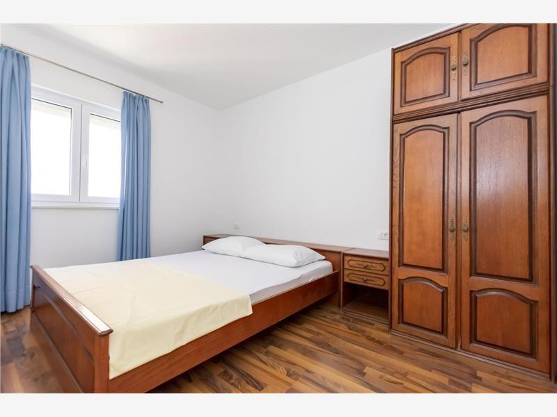 Apartment with Sea View image 3