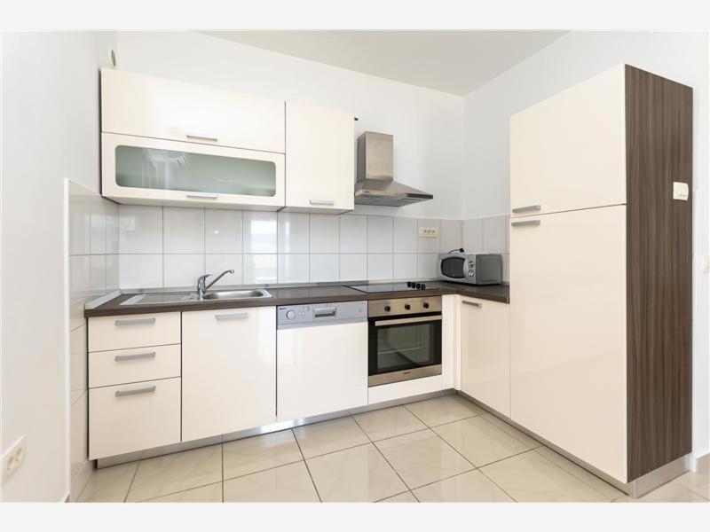 Apartment with Sea View image 2