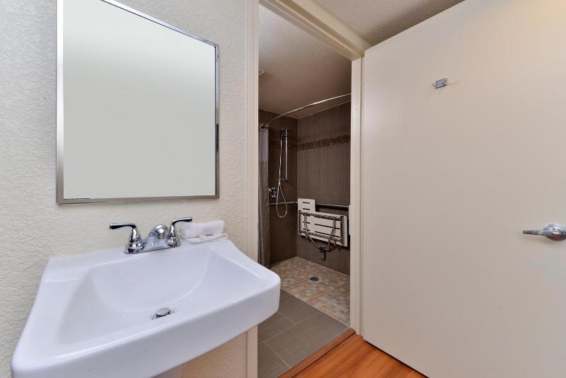 King Room - Mobility Access/Non-Smoking image 3