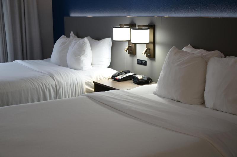 Queen Suite with Two Queen Beds - Non-Smoking image 3