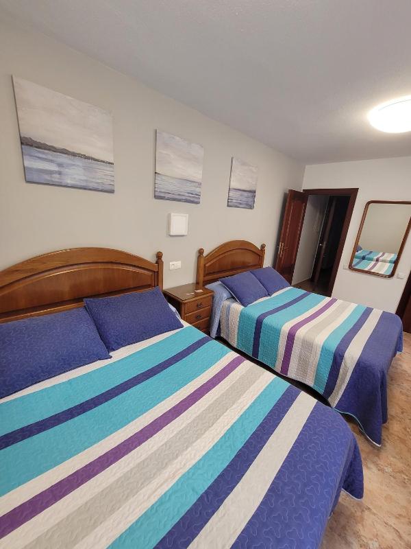 Quadruple Room with Private Bathroom image 2