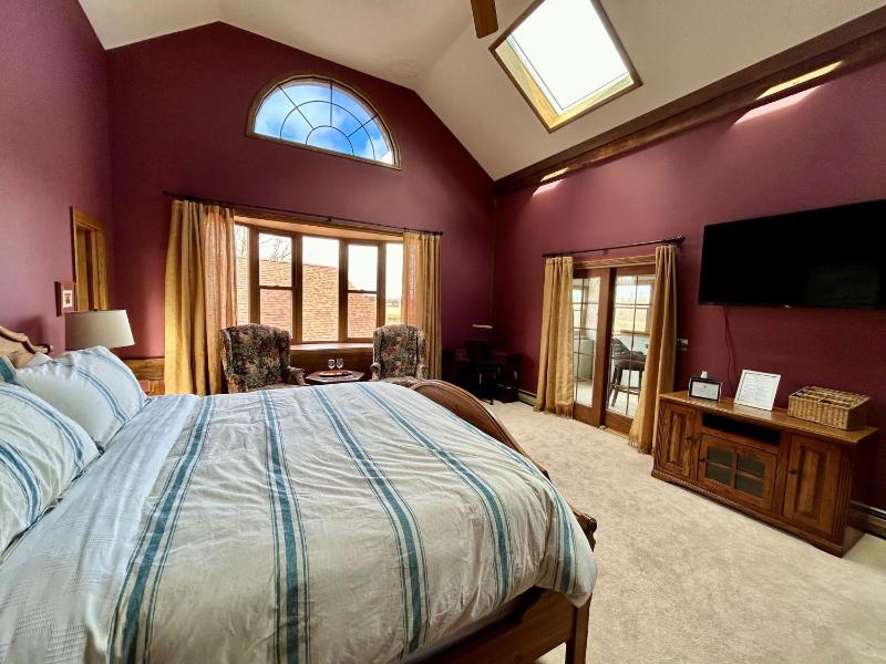 King Room with Spa Bath image 1