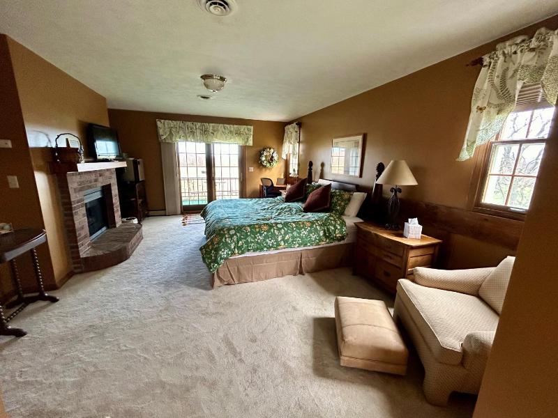 King Room with Balcony image 4