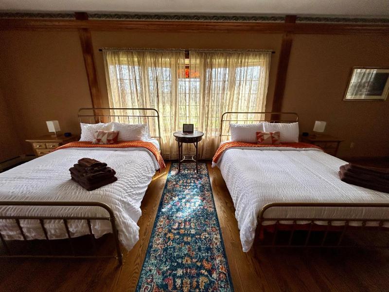 Deluxe Queen Room image 4