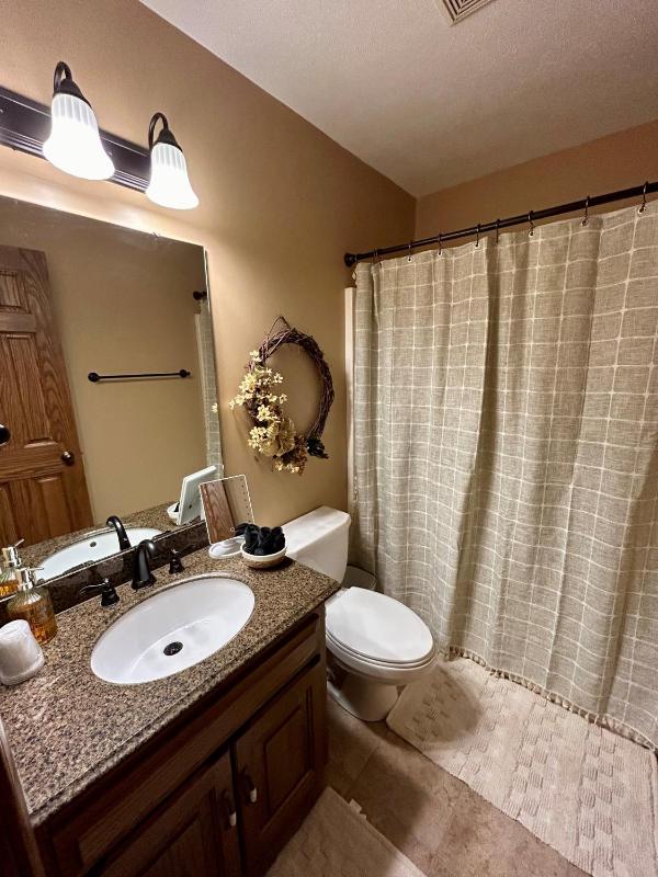 Queen Room image 2