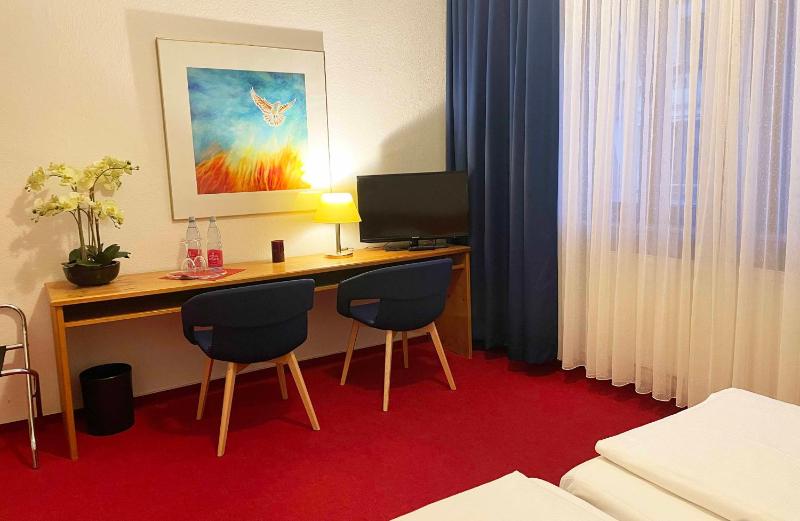 Double Room image 3