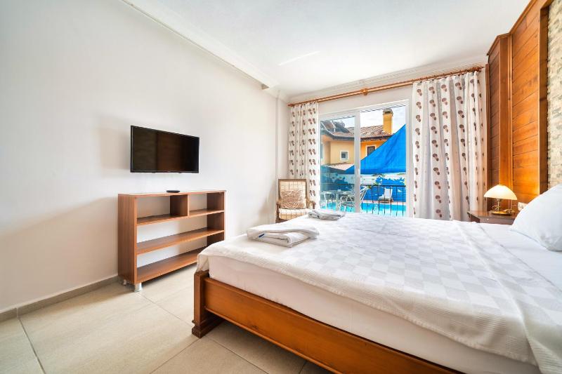 Twin or Double Room with Balcony image 2