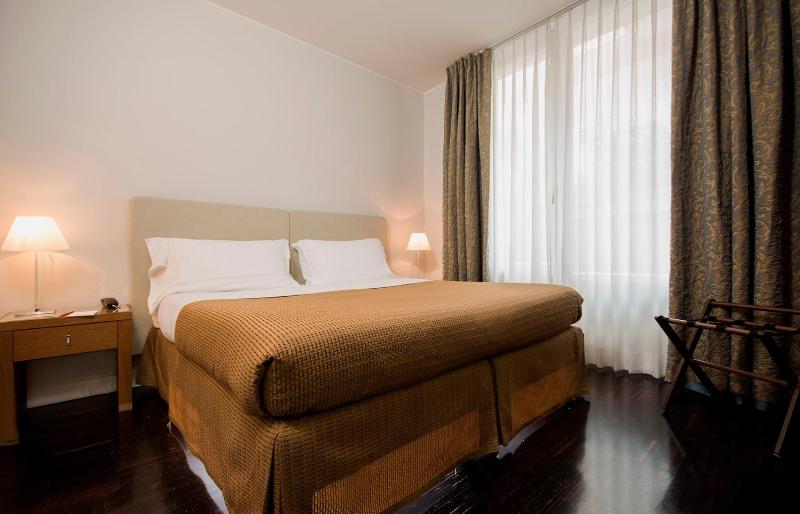 National Hotel - image 34