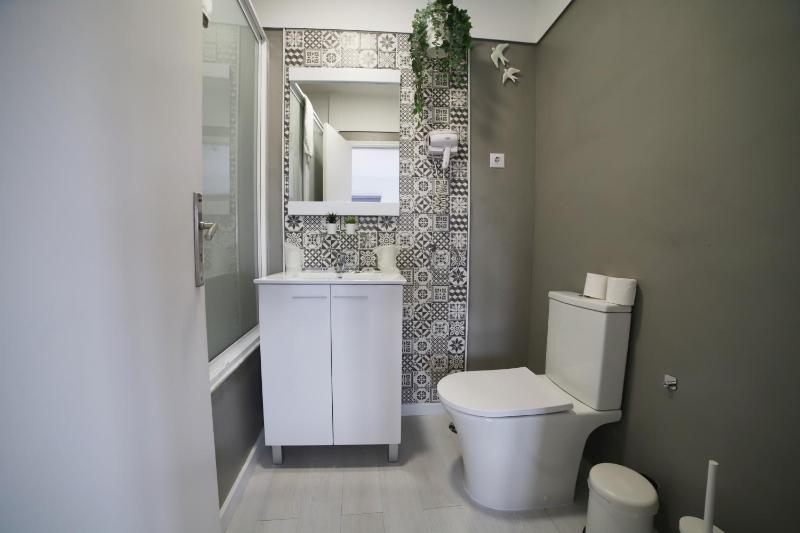 Classic Quadruple Room image 3