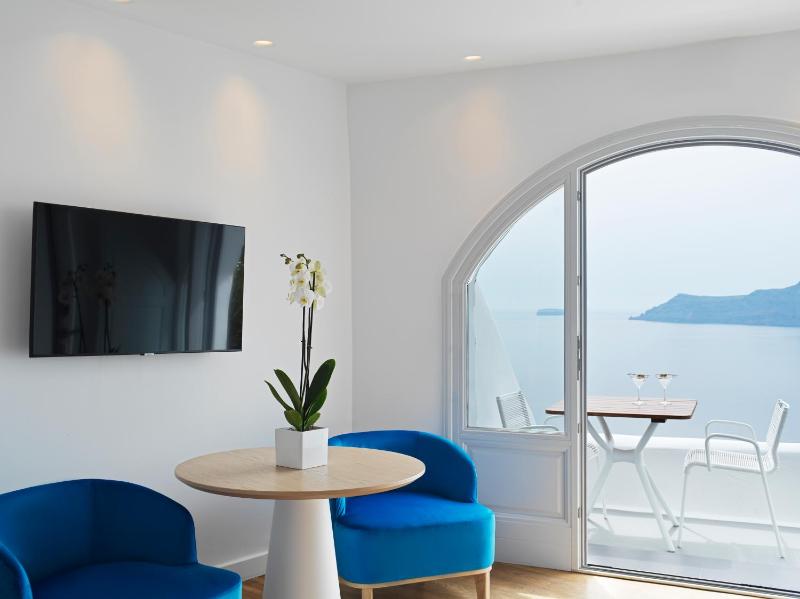 Junior Suite with Caldera View image 4
