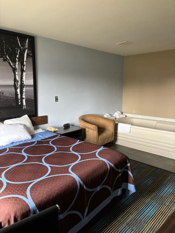 Deluxe Queen Room - Non-Smoking image 4