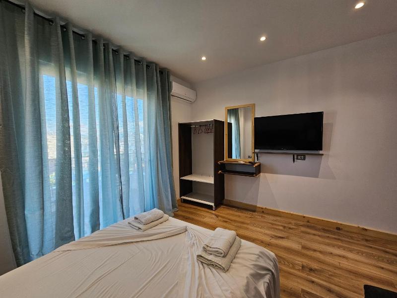 Deluxe Apartment image 2