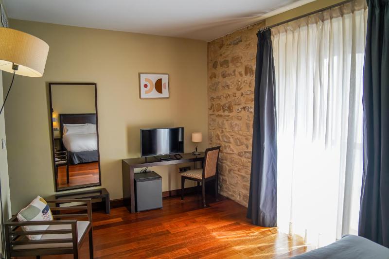 Double Room image 3