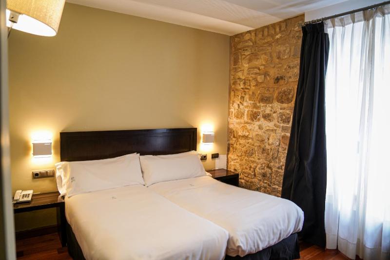 Twin Room image 1