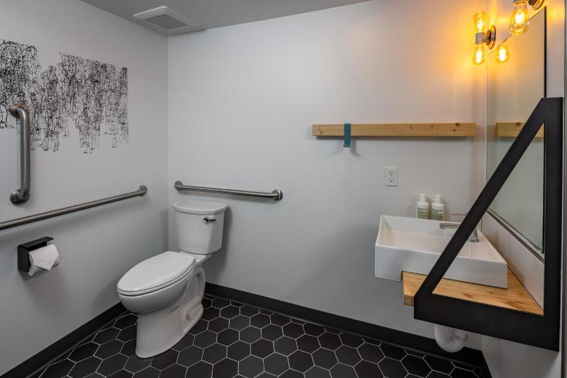 Accessible Main Street Double Queen image 2