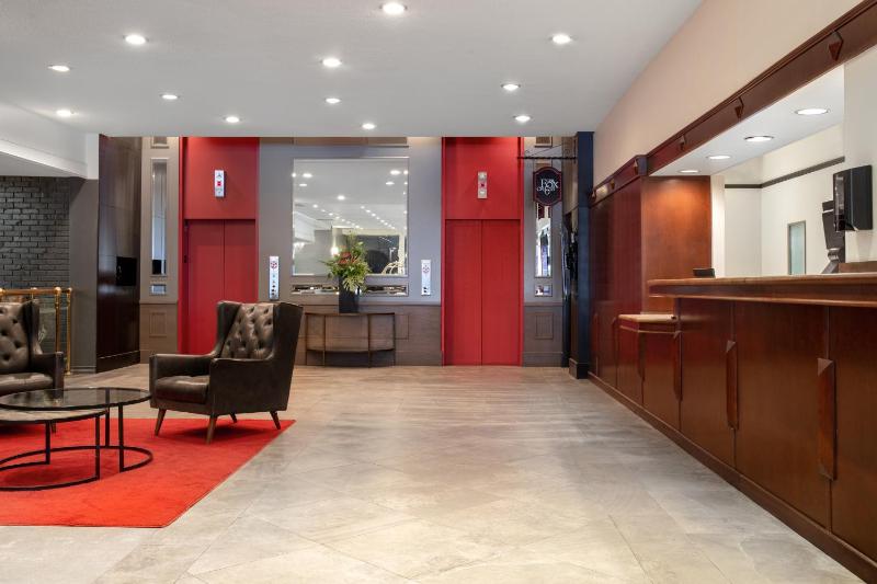 Ramada Plaza by Wyndham Calgary Downtown - image 6