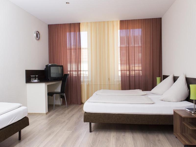 Triple Room with Private External Bathroom image 2