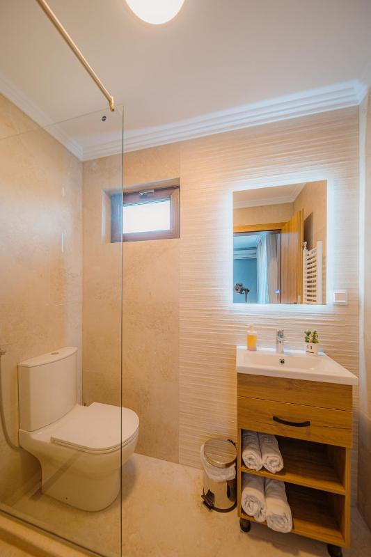 Double Room image 3