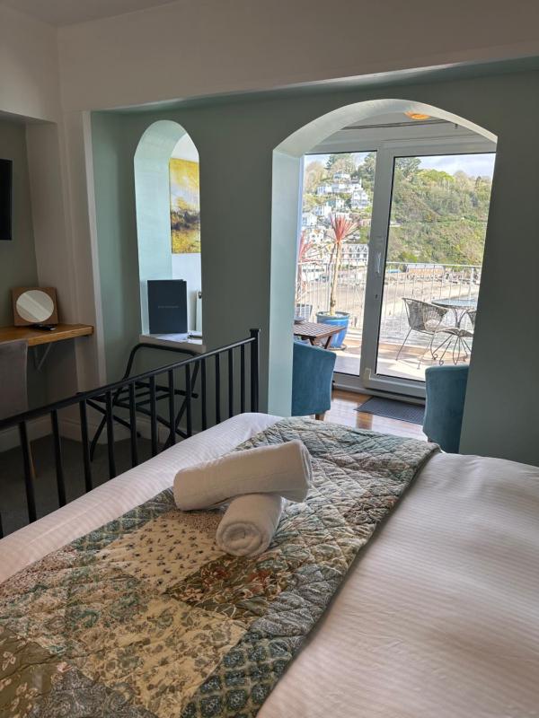 Helford Room, Deluxe Double, Balcony image 1