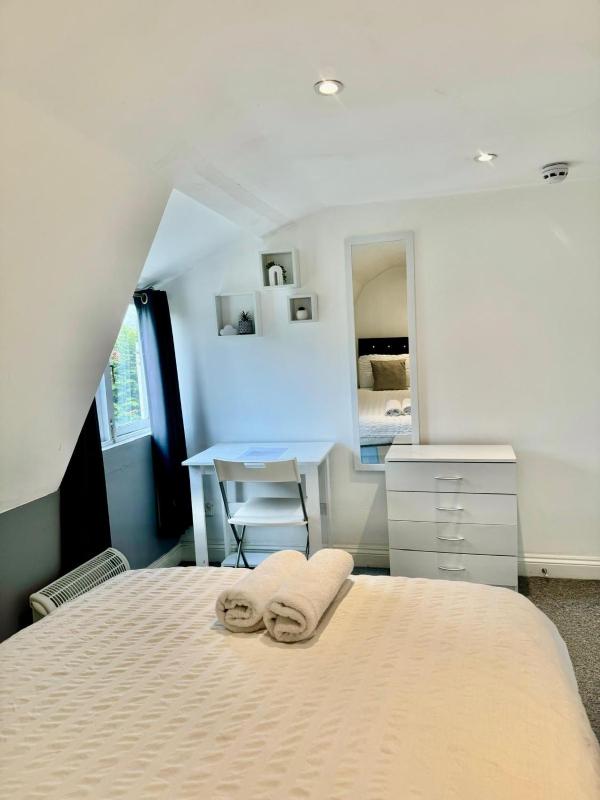 Comfortable City Centre Room - image 2
