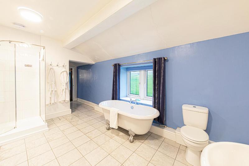 Executive Suite image 3