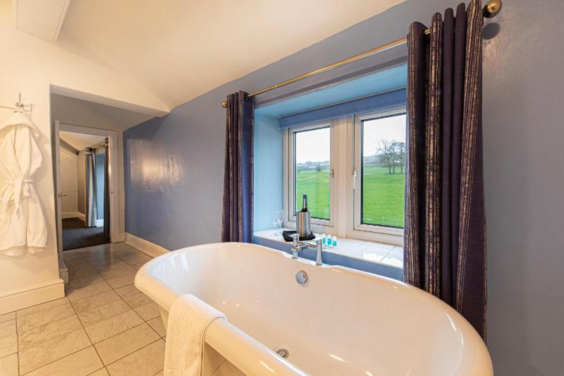 Executive Suite image 4