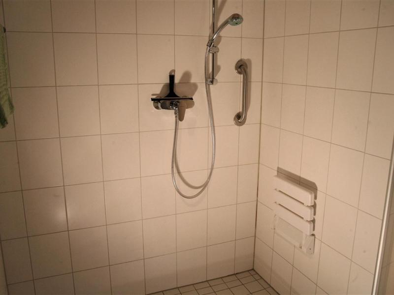 Economy Corner Apartment image 4