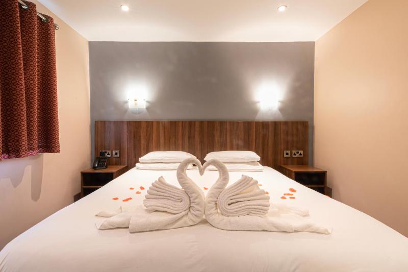 Double Room image 4