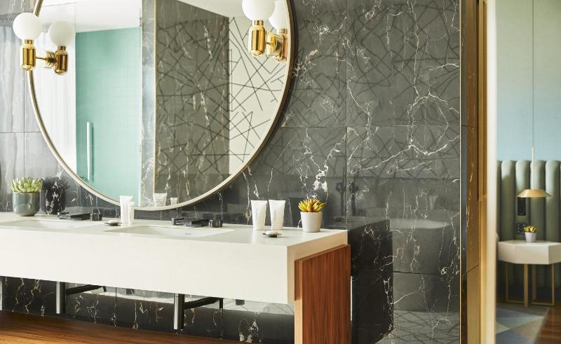 Junior King Suite image 2