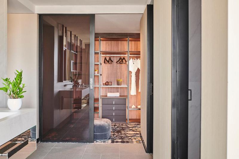 One-Bedroom Grand Suite image 3