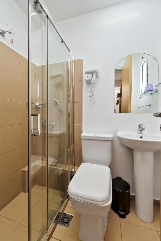 Small Double Room image 2