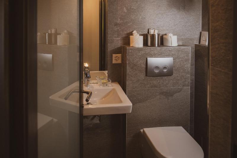 Two-Bedroom Apartment with Garden image 4