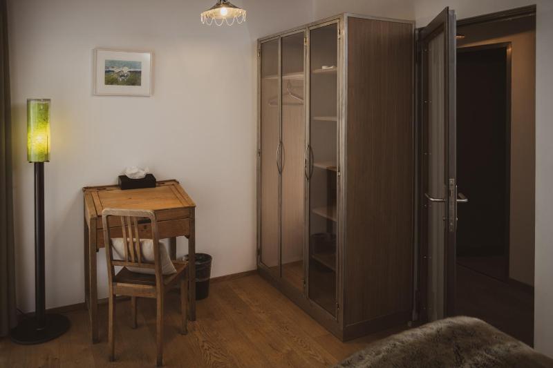 Two-Bedroom Apartment with Garden image 3