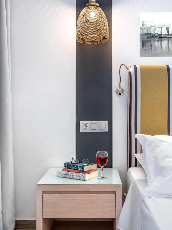 Superior Room with 2 Single beds, single Sofa bed and Balcony image 2