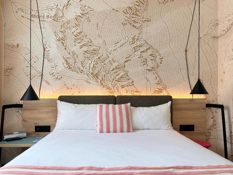 Double Room image 1